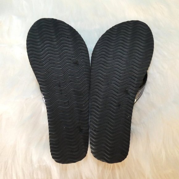 Xhilaration Sequin Flip Flops 7M - Picture 9 of 10